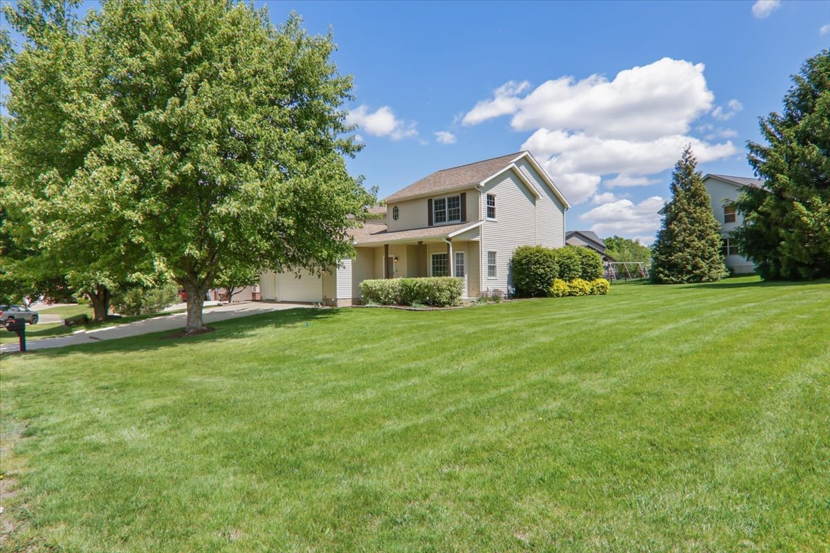 1 Quail Court Downs, IL 61736 - Photo 3 of 47