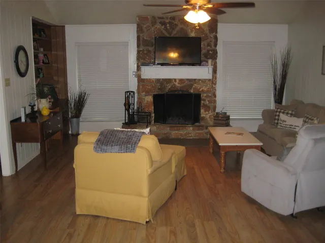 $219,000 | 101 Locust, Village Mills, TX 77663