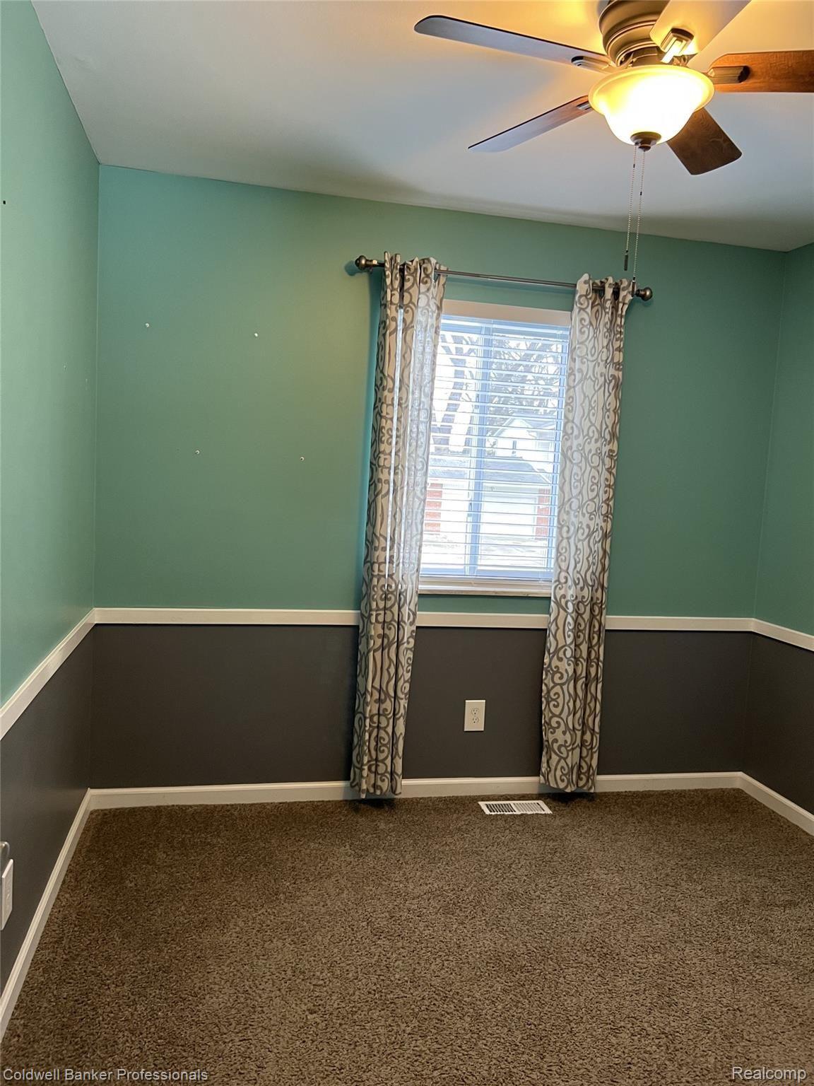 705 Huntington Road Grand Blanc, MI 48439 - Photo 13 of 29 Kids Bedroom