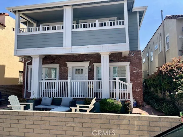 a view of a house with a yard and deck
