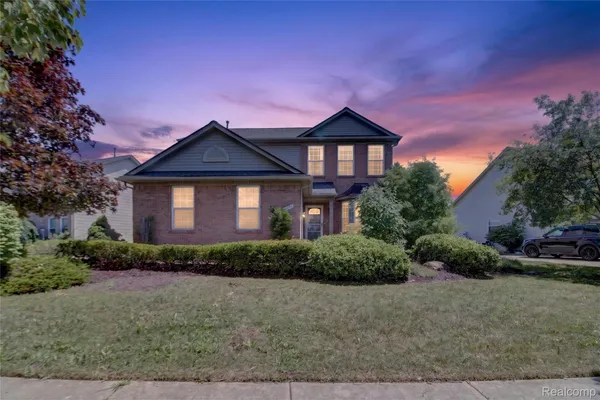 $379,900 | 27985 South Mockingbird Drive, Flat Rock, MI 48134