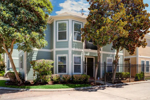 $2,195 | 1702 Redwing Cove Drive, Houston, TX 77009