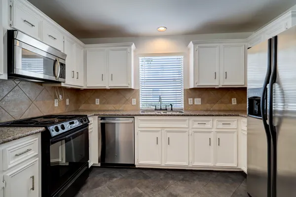 $2,195 | 1702 Redwing Cove Drive, Houston, TX 77009