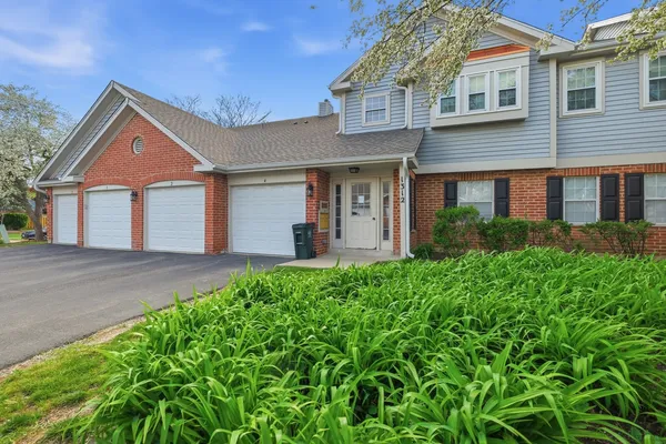 $309,000 | 1312 East Evergreen Drive, Unit 2, Palatine, IL 60074