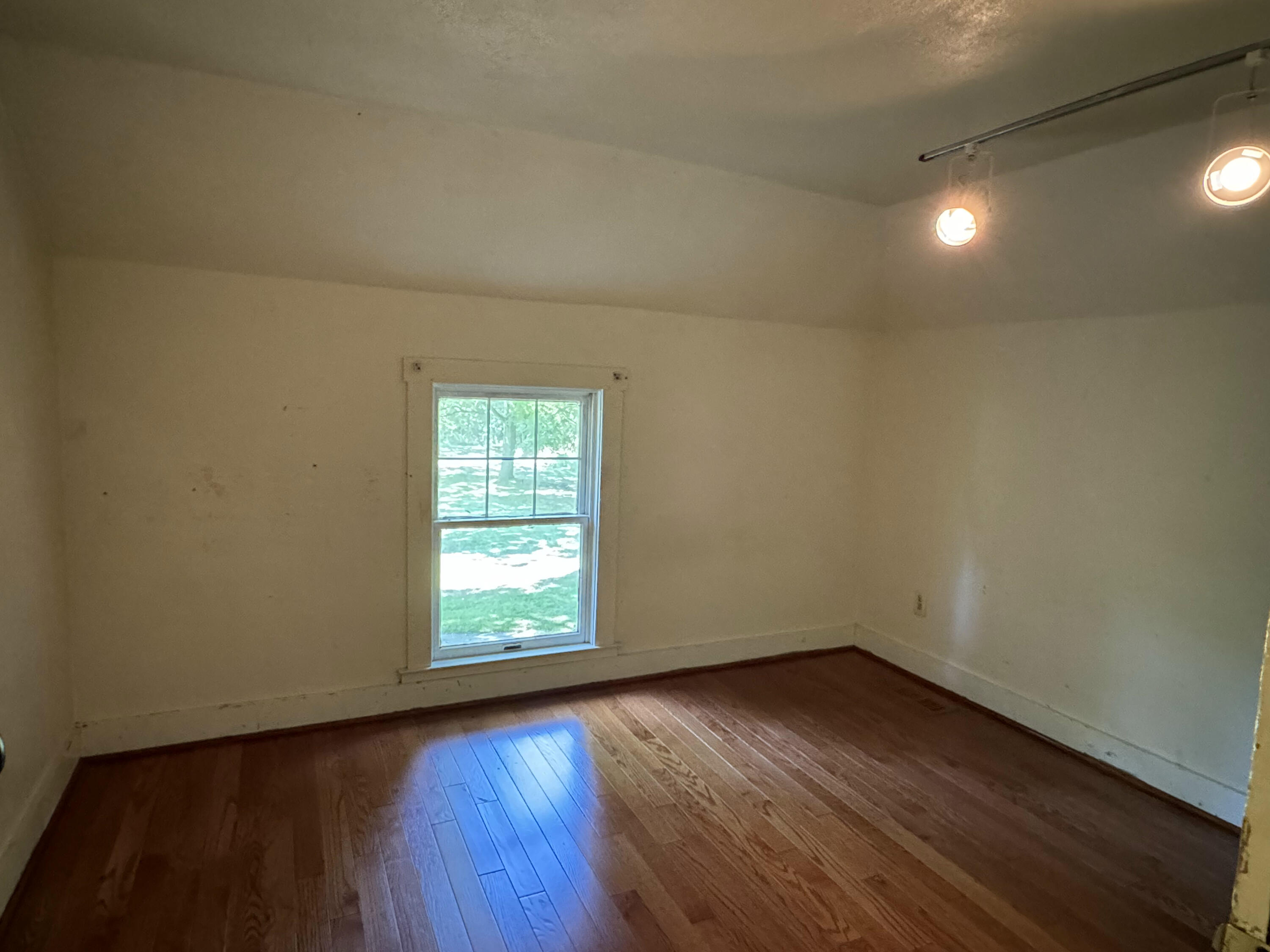 6310 Shappie Road Clarkston, MI 48348 - Photo 22 of 32 Bedroom 3