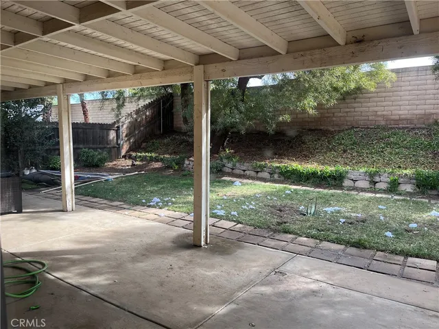 a view of a house with backyard and porch