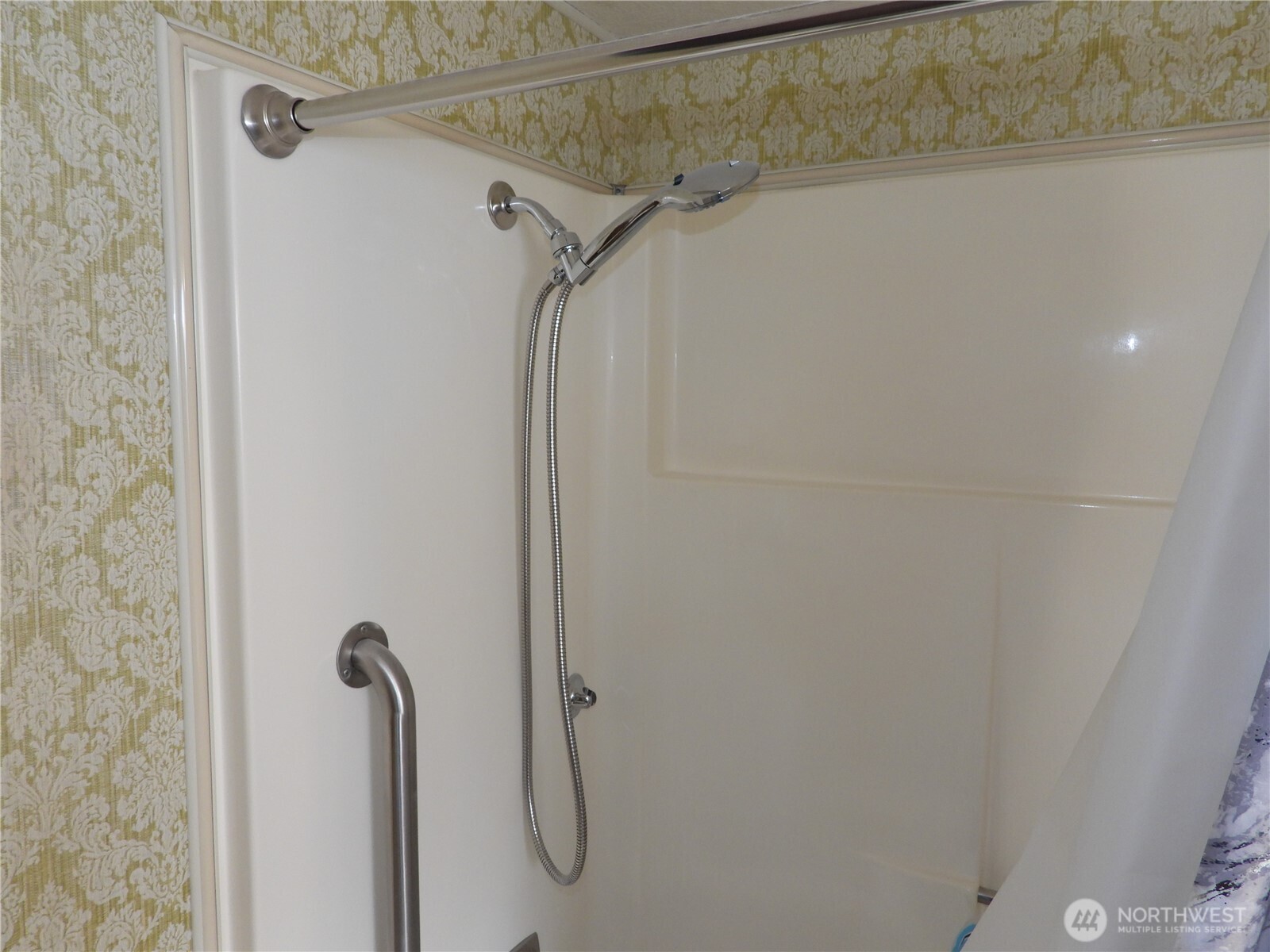 1608 North Western Avenue, Unit 18 Wenatchee, WA 98801 - Photo 2 of 22