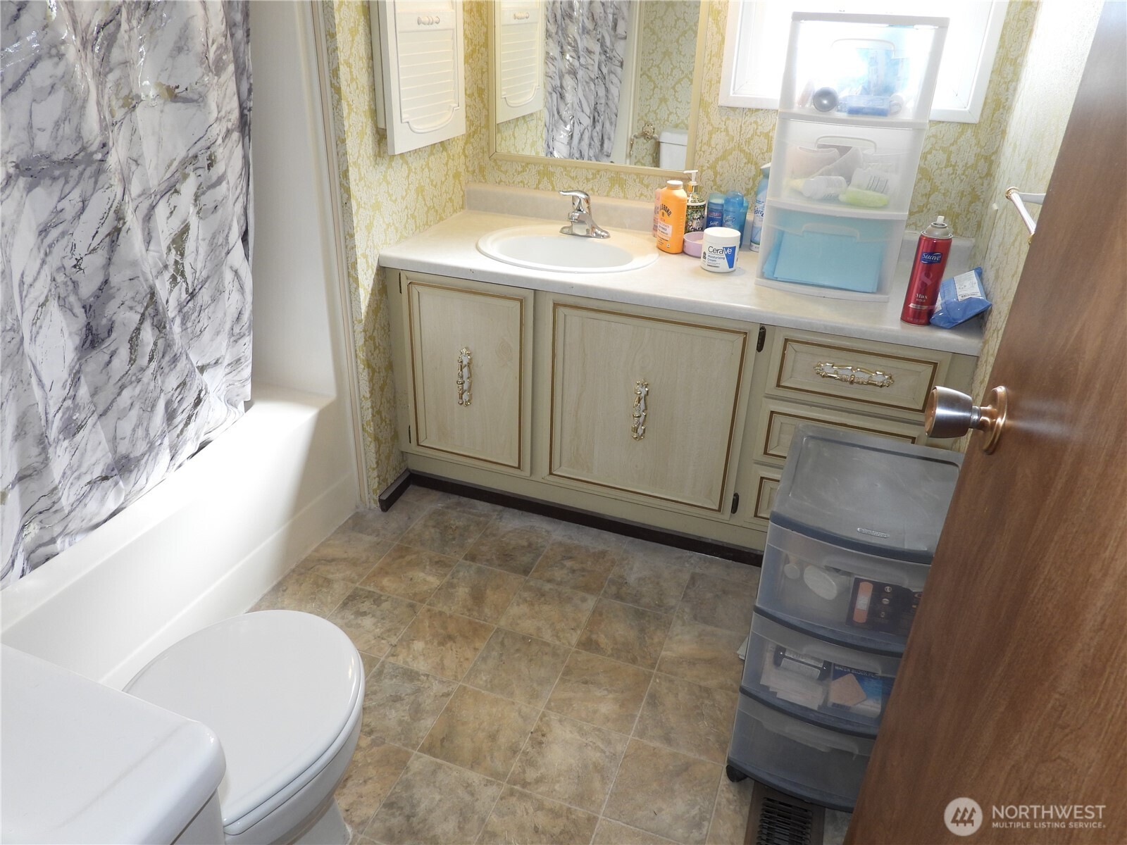 1608 North Western Avenue, Unit 18 Wenatchee, WA 98801 - Photo 3 of 22