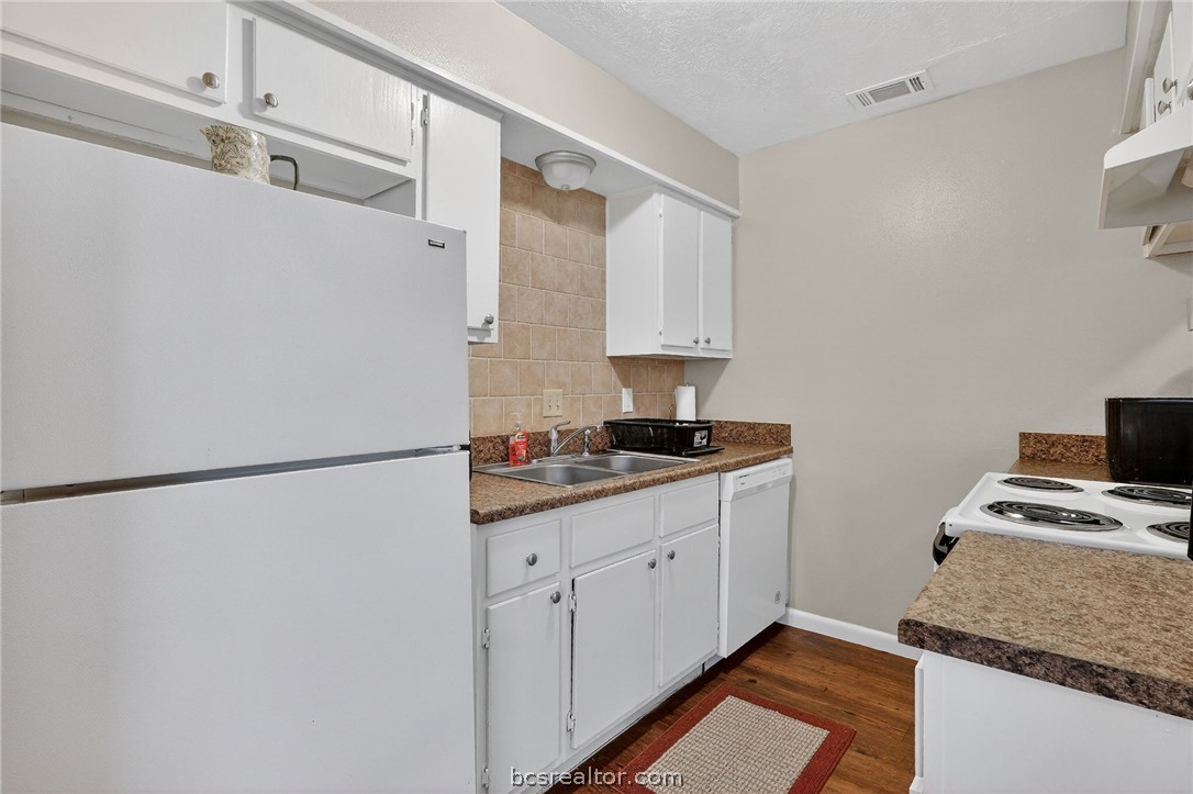 1400 Summit Street, Unit B College Station, TX 77845 - Photo 9 of 28