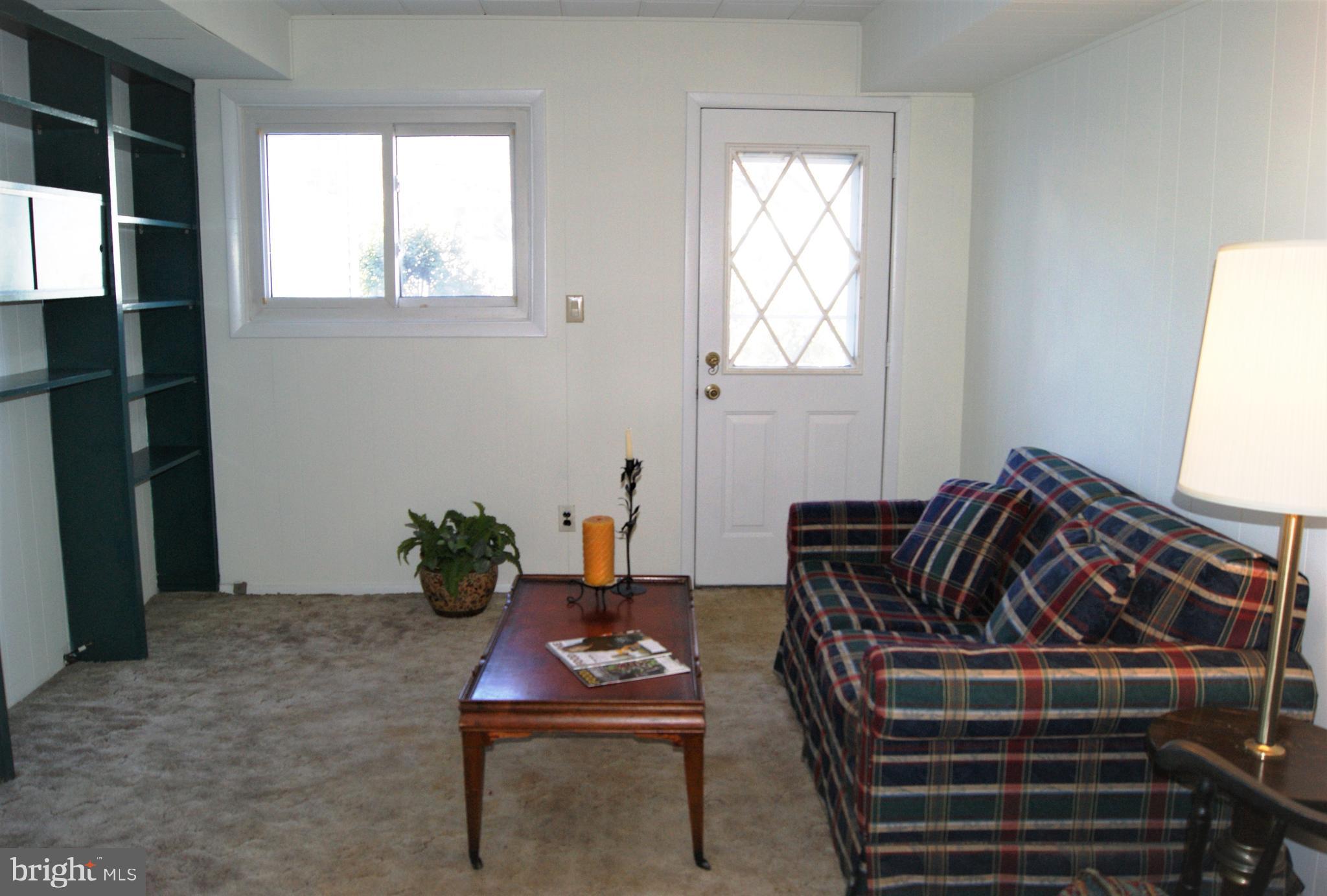 22 Sycamore Way Hamilton, NJ 08690 - Photo 5 of 44 Den/Family Room