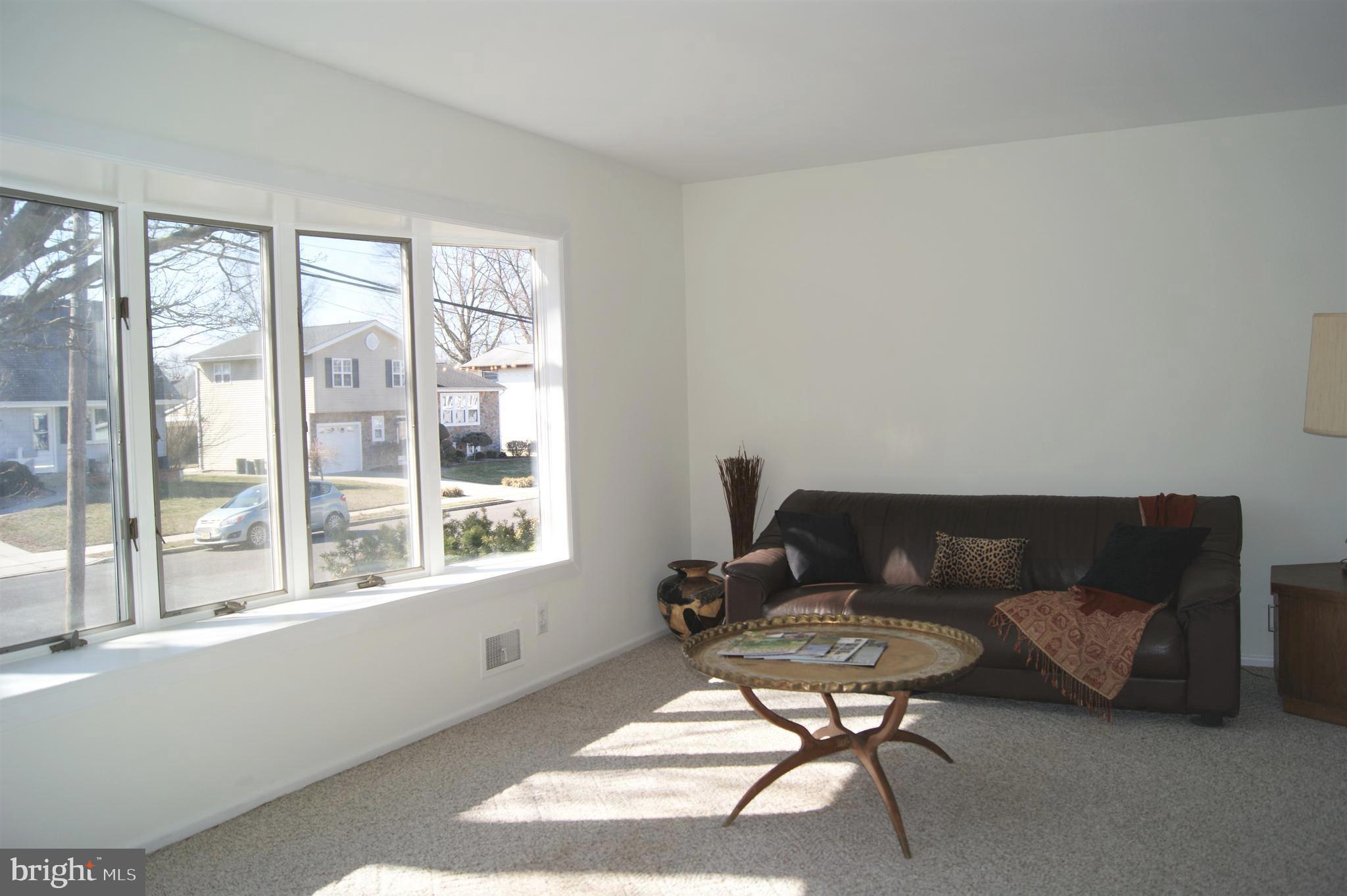 22 Sycamore Way Hamilton, NJ 08690 - Photo 9 of 44 Panoramic Bay Window