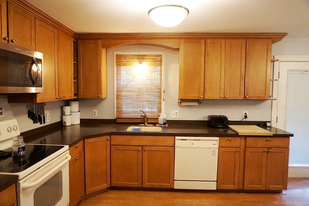 88 Laurel Road Wilbraham, MA 01095 - Photo 3 of 25 Gallery Image 3