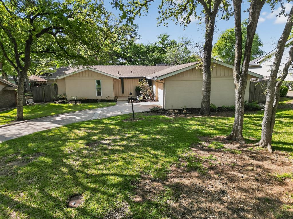 5008 Marble Falls Road Fort Worth, TX 76103 - Photo 29 of 33 a backyard of a house with seating space