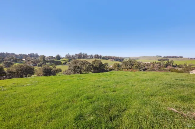 $595,000 | 21 Valen Way, Petaluma, CA 94952