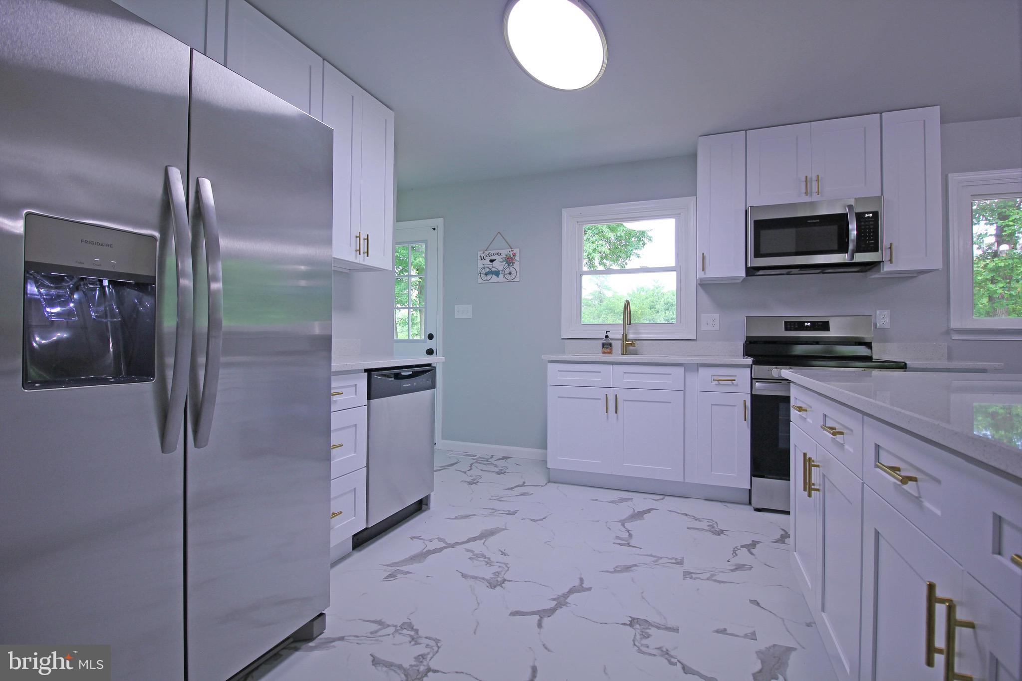 107 St Charles Road Baltimore, MD 21225 - Photo 7 of 19 Gallery Image 7