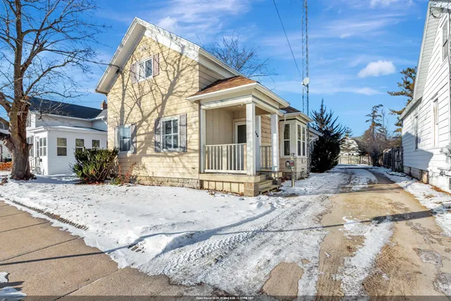 $249,900 | 236 West South Park Avenue, Oshkosh, WI 54902