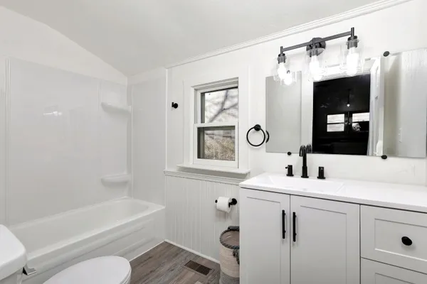 $249,900 | 236 West South Park Avenue, Oshkosh, WI 54902