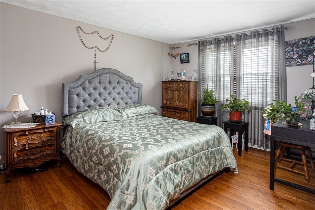 166 Stonehaven Road Fall River, MA 02723 - Photo 16 of 33 a bedroom with a large bed and a potted plant