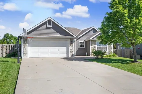 $339,500 | 928 Bluestem Drive, Baldwin City, KS 66006