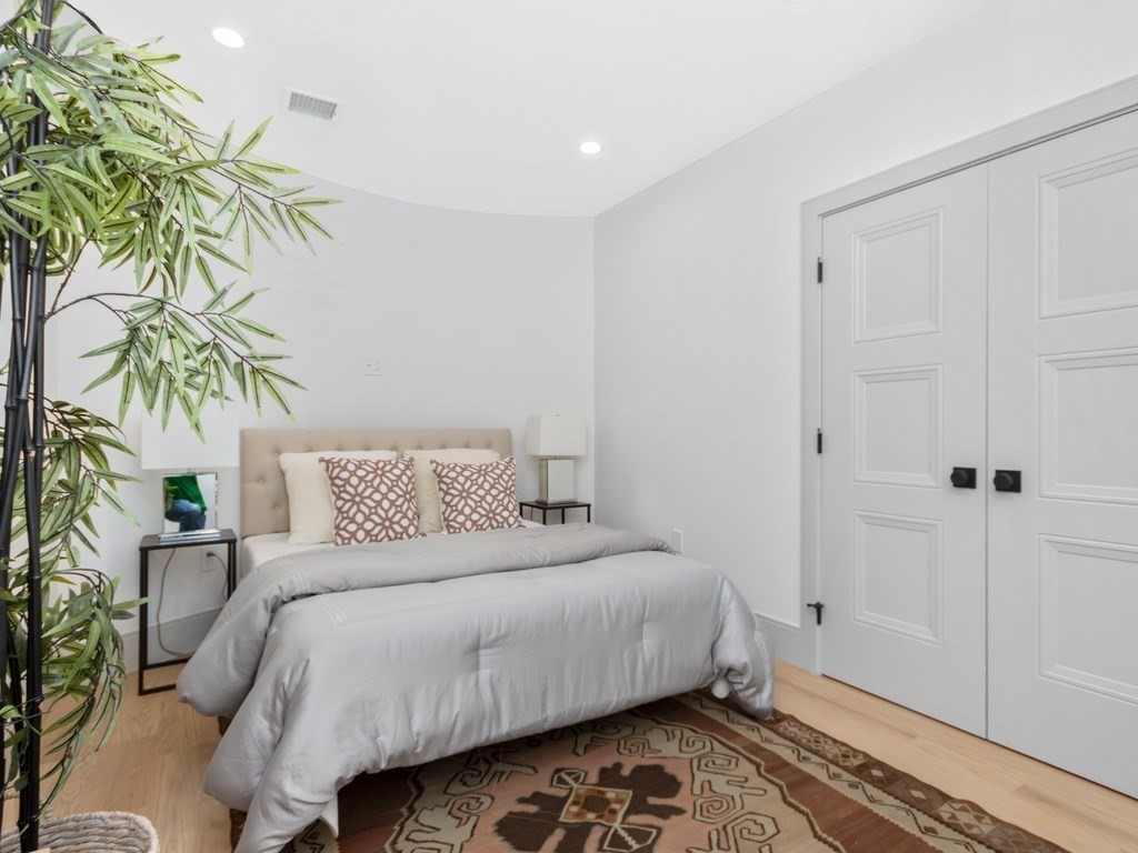 21 Naples Road, Unit 1 Brookline, MA 02446 - Photo 25 of 33 Gallery Image 25