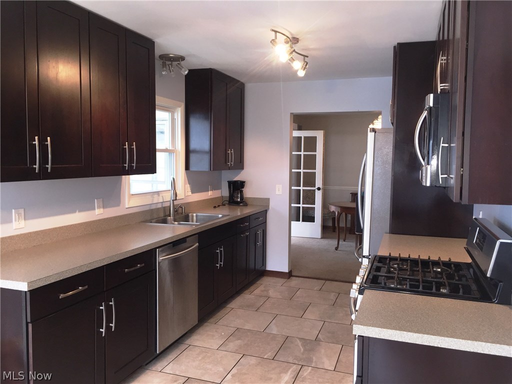 2967 Stanley Road Akron, OH 44333 - Photo 5 of 31 Gallery Image 5