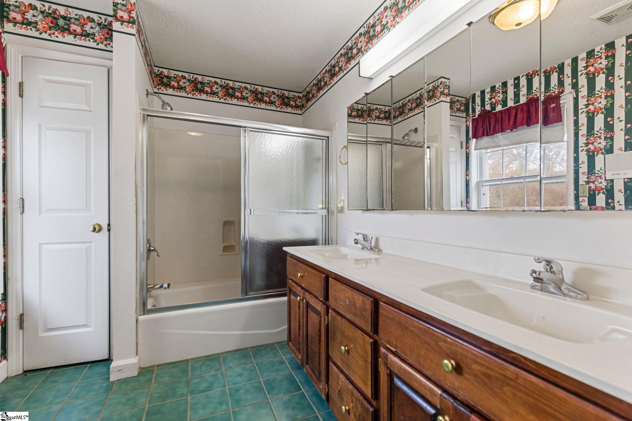 101 Thompson Road Taylors, SC 29687 - Photo 17 of 37