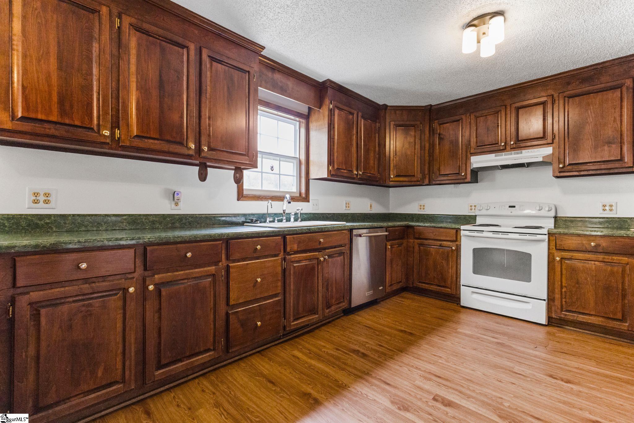 101 Thompson Road Taylors, SC 29687 - Photo 20 of 37