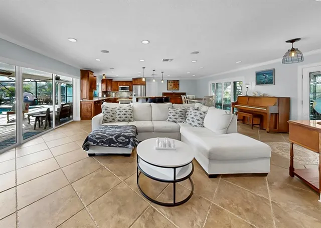 $699,000 | 6317 Cocoa Lane, Apollo Beach, FL 33572