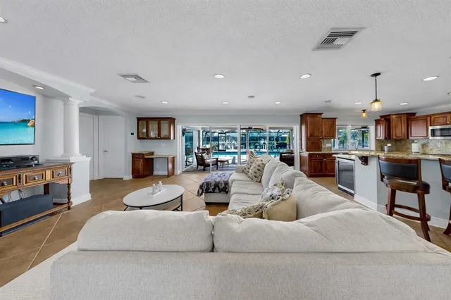 $699,000 | 6317 Cocoa Lane, Apollo Beach, FL 33572