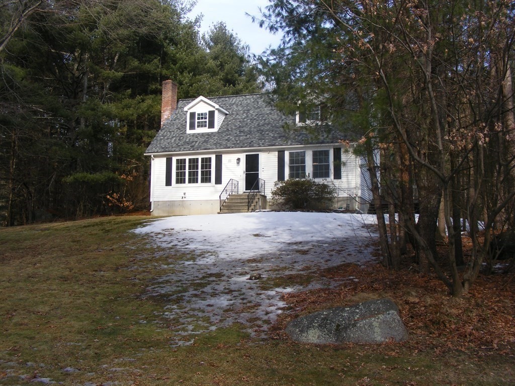 81 Woodland Road Uxbridge, MA 01569 - Photo 3 of 30 Gallery Image 3