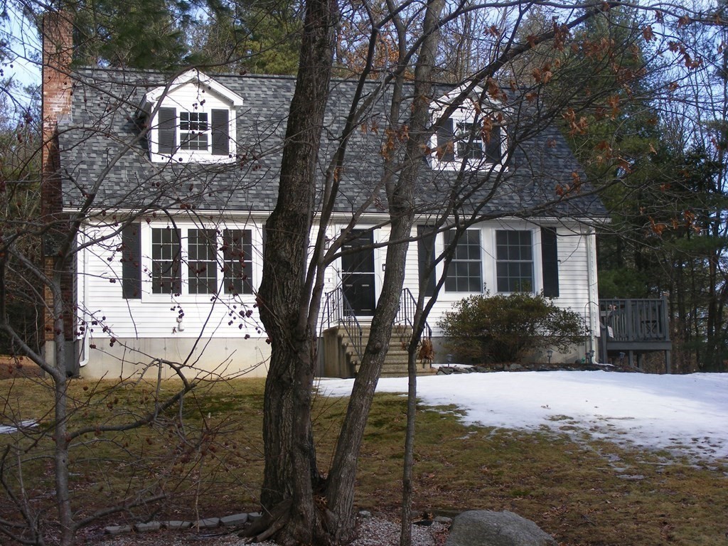 81 Woodland Road Uxbridge, MA 01569 - Photo 4 of 30 Gallery Image 4