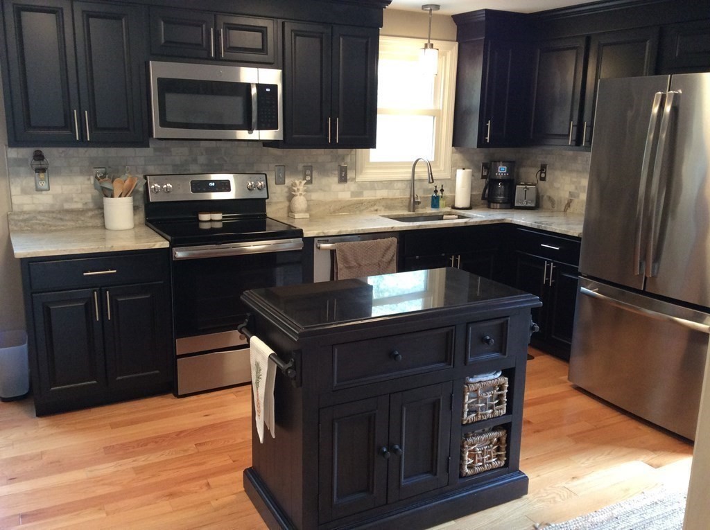 81 Woodland Road Uxbridge, MA 01569 - Photo 9 of 30 Gallery Image 9