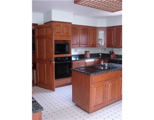 820 Flint Ridge Road Mt. Lebanon, PA 15243 - Photo 4 of 18 Kitchen.