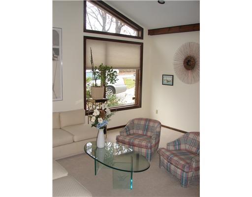 820 Flint Ridge Road Mt. Lebanon, PA 15243 - Photo 9 of 18 Living Room.