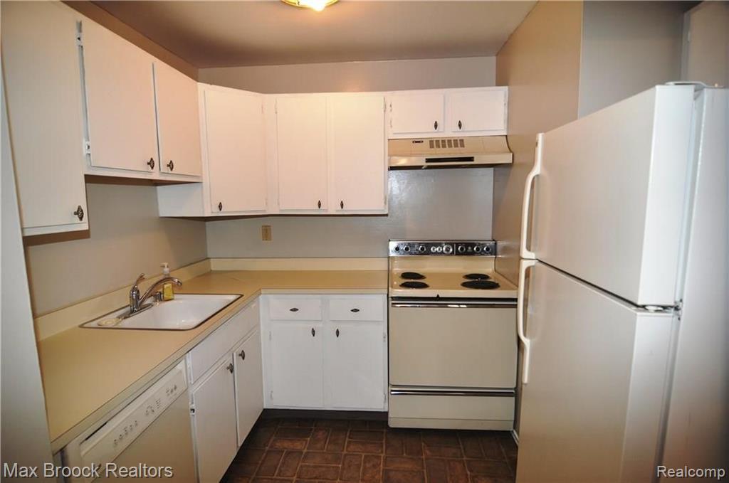 4905 Crooks Road Royal Oak, MI 48073 - Photo 6 of 17
