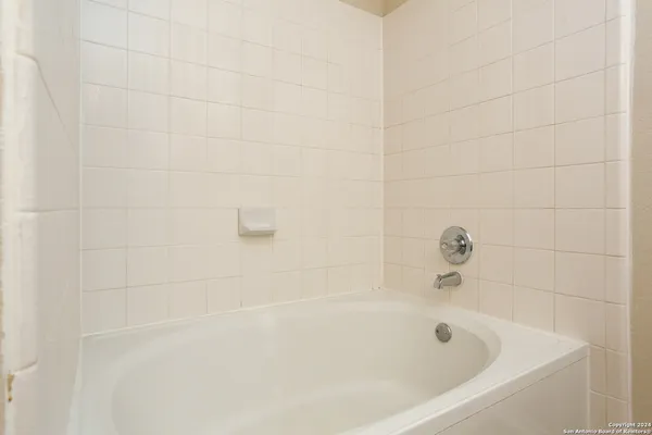 $1,950 | 11335 Branding Depot, San Antonio, TX 78254