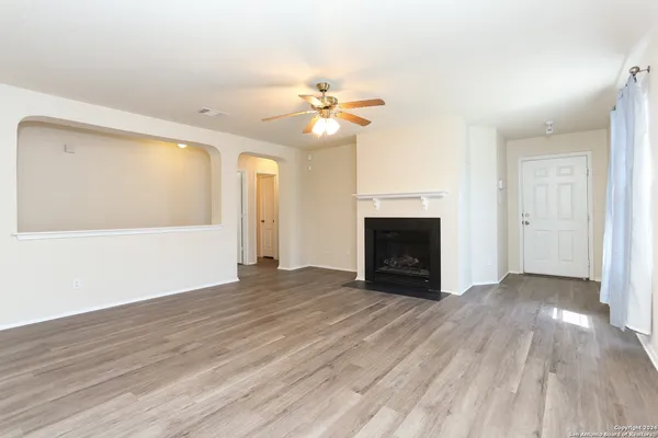 $1,950 | 11335 Branding Depot, San Antonio, TX 78254