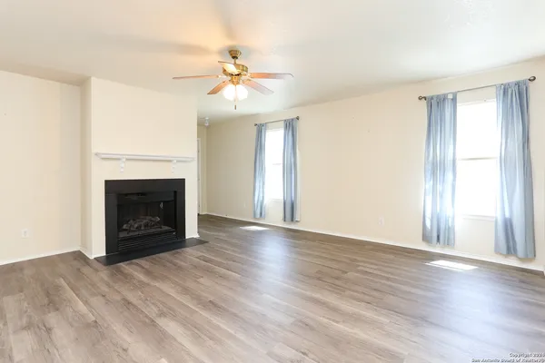 $1,950 | 11335 Branding Depot, San Antonio, TX 78254
