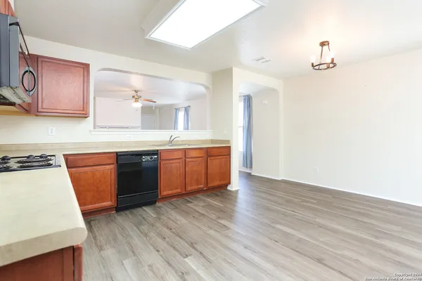 $1,950 | 11335 Branding Depot, San Antonio, TX 78254
