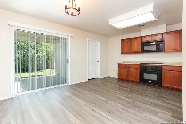 $1,950 | 11335 Branding Depot, San Antonio, TX 78254