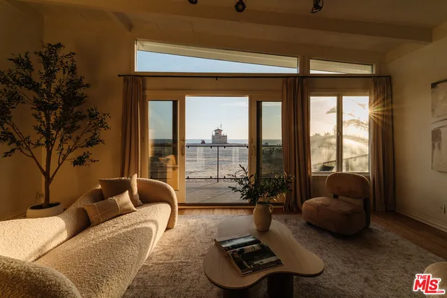 $4,595,000 | 6935 Trolleyway South, Playa del Rey, CA 90293