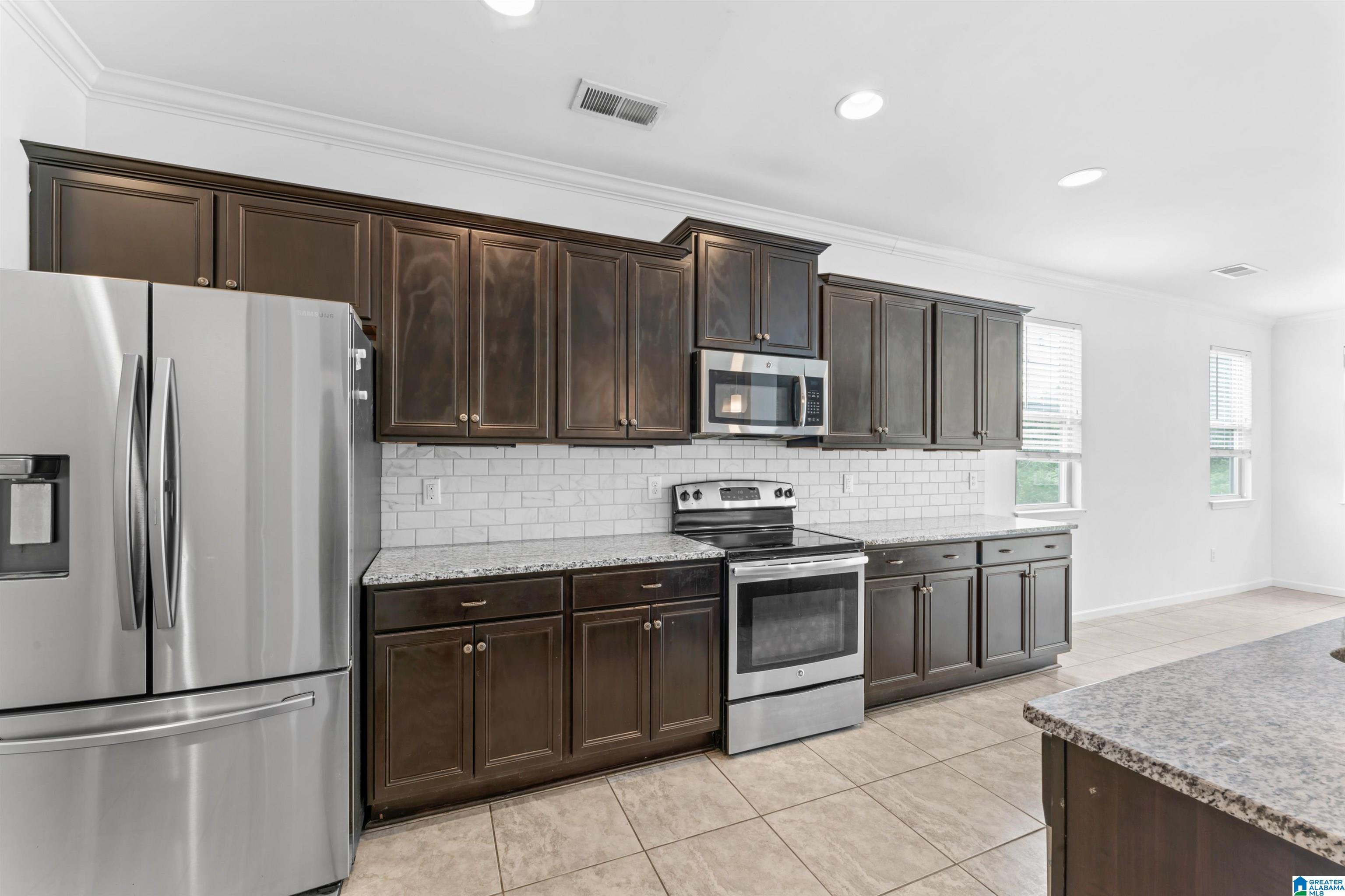 2043 Kerry Circle Calera, AL 35040 - Photo 6 of 38