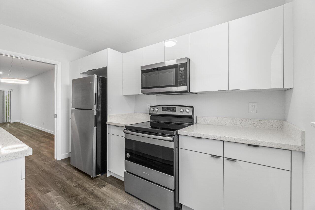 2300 Southwest 22nd Avenue, Unit 116 Delray Beach, FL 33445 - Photo 4 of 37 SABAL PINE