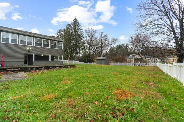 a view of a house with a yard