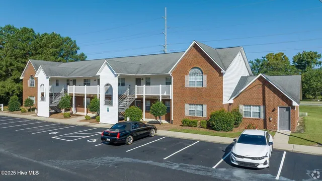 $1,095 | 4008 Whitebridge Drive, Unit 12, Winterville, NC 28590