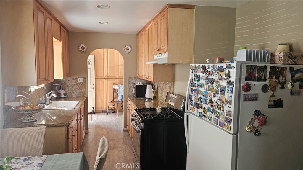 1502 Coronel Street San Fernando, CA 91340 - Photo 6 of 18