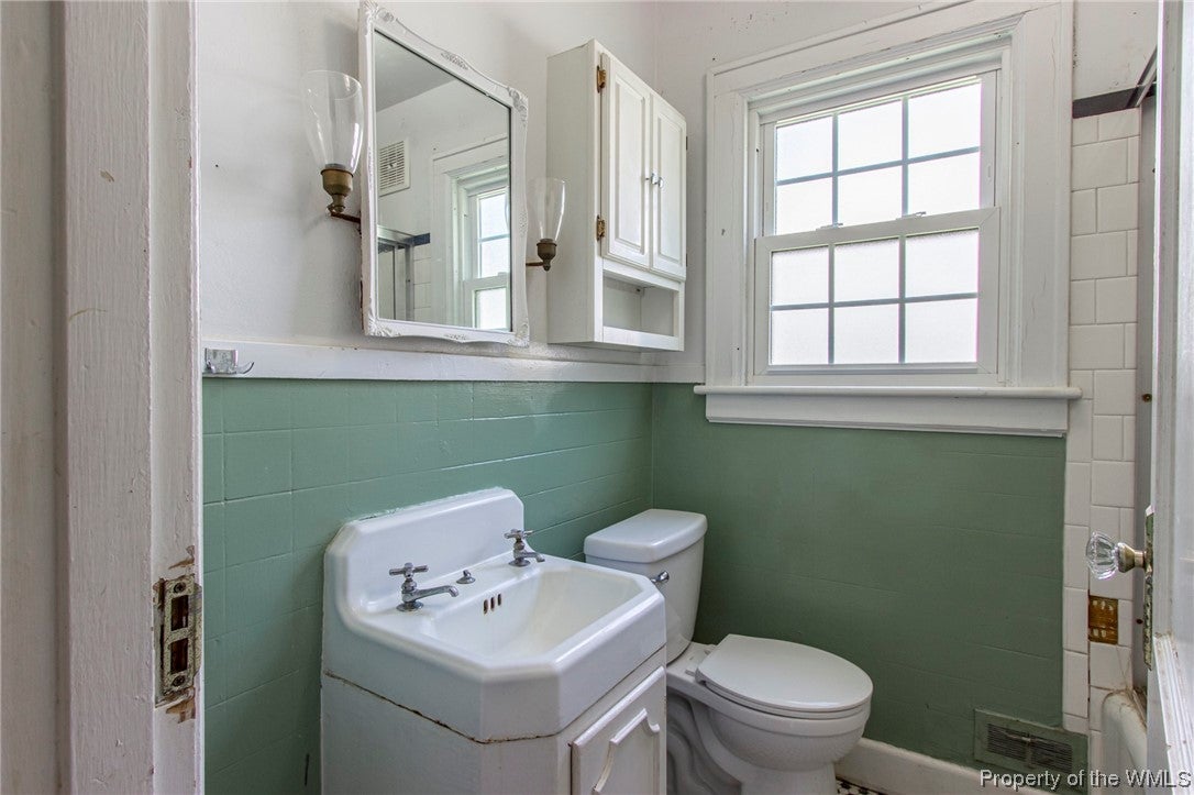 308 Cherokee Road Hampton, VA 23661 - Photo 17 of 22 Gallery Image 17