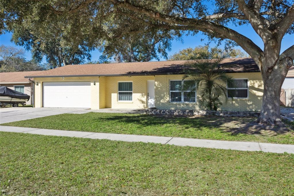 1255 Foggy Ridge Parkway Lutz, FL 33559 - Photo 2 of 28