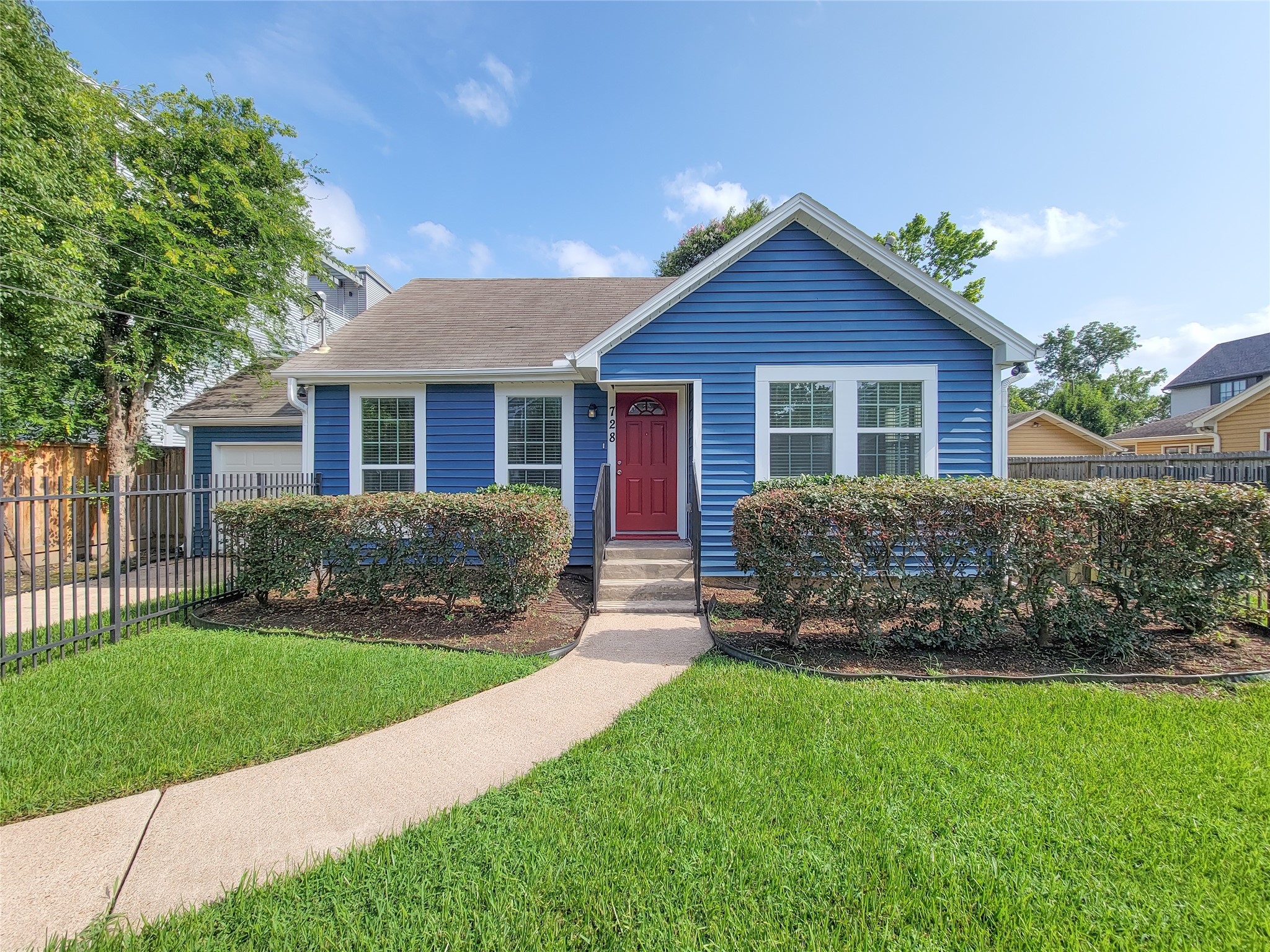 728 East 13th Street Houston, TX 77008 - Photo 1 of 26