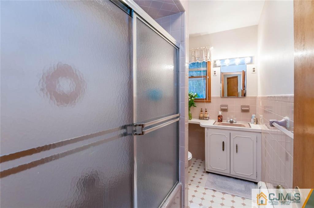 1271 Sioux Road North Brunswick, NJ 08902 - Photo 17 of 25 Gallery Image 17